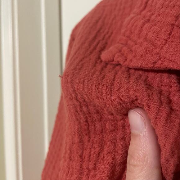 Just Living Coral Pink Button Up Blouse Medium Drop Hem Cinched Crinkle Cotton - Picture 9 of 11